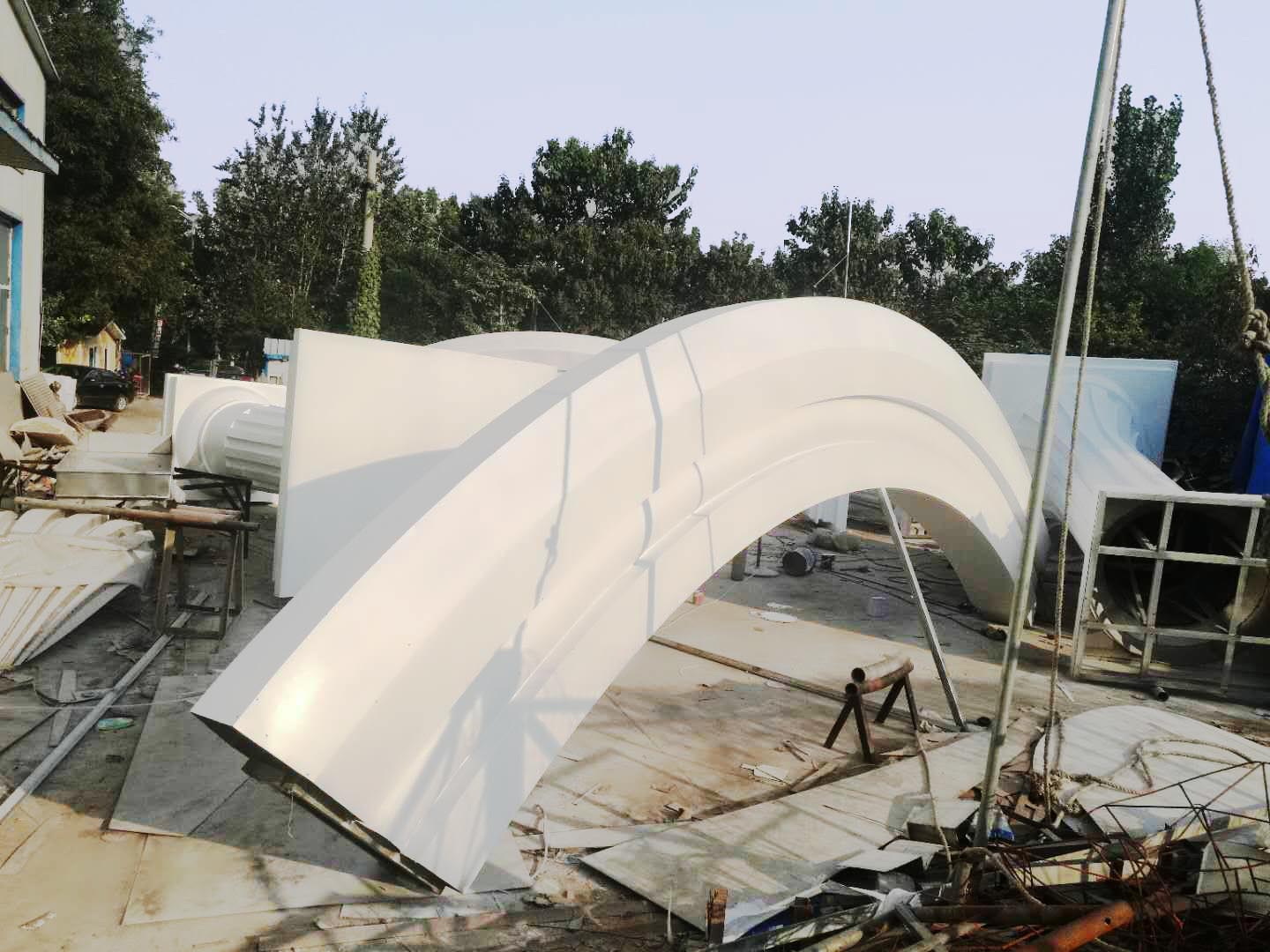 不銹鋼婚慶花柱及拱門雕塑完工(組圖)